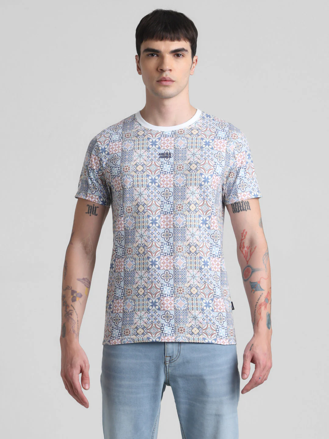 Abstract Tile Printed T-shirt - Image 8