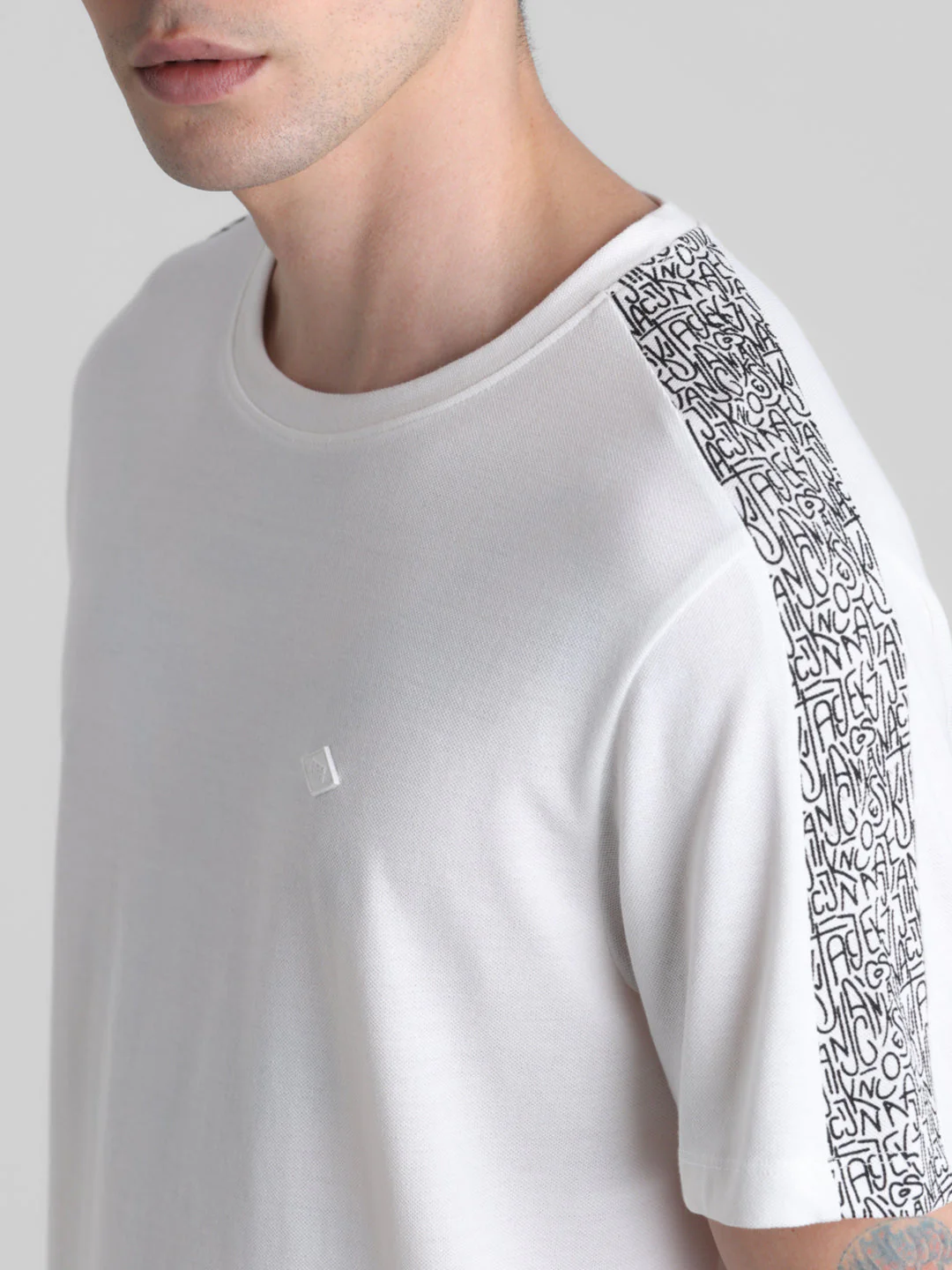 Black Contrast Tape T-shirt - Image 5