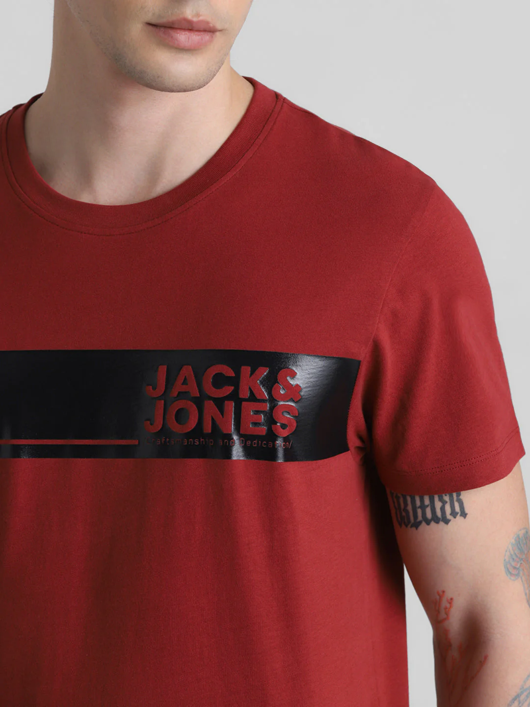 Red Chest Print Cotton T-shirt - Image 5