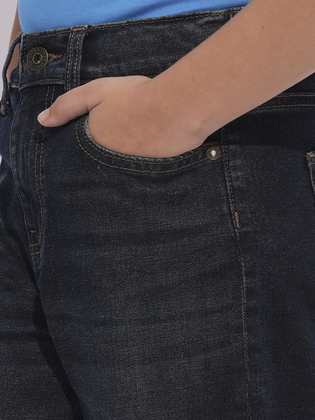 Vintage Blue Mid Rise Washed Loose Fit Jeans - Image 6