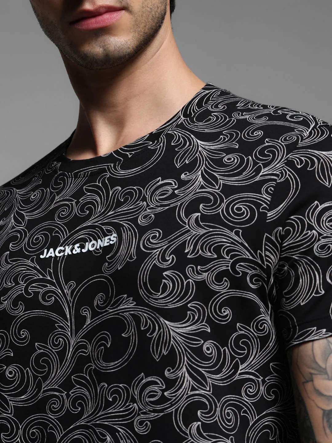 Black Graphic Print Crew Neck T-shirt - Image 5