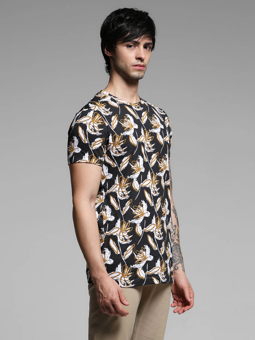 Black Abstract Print Crew Neck T-shirt - Image 3