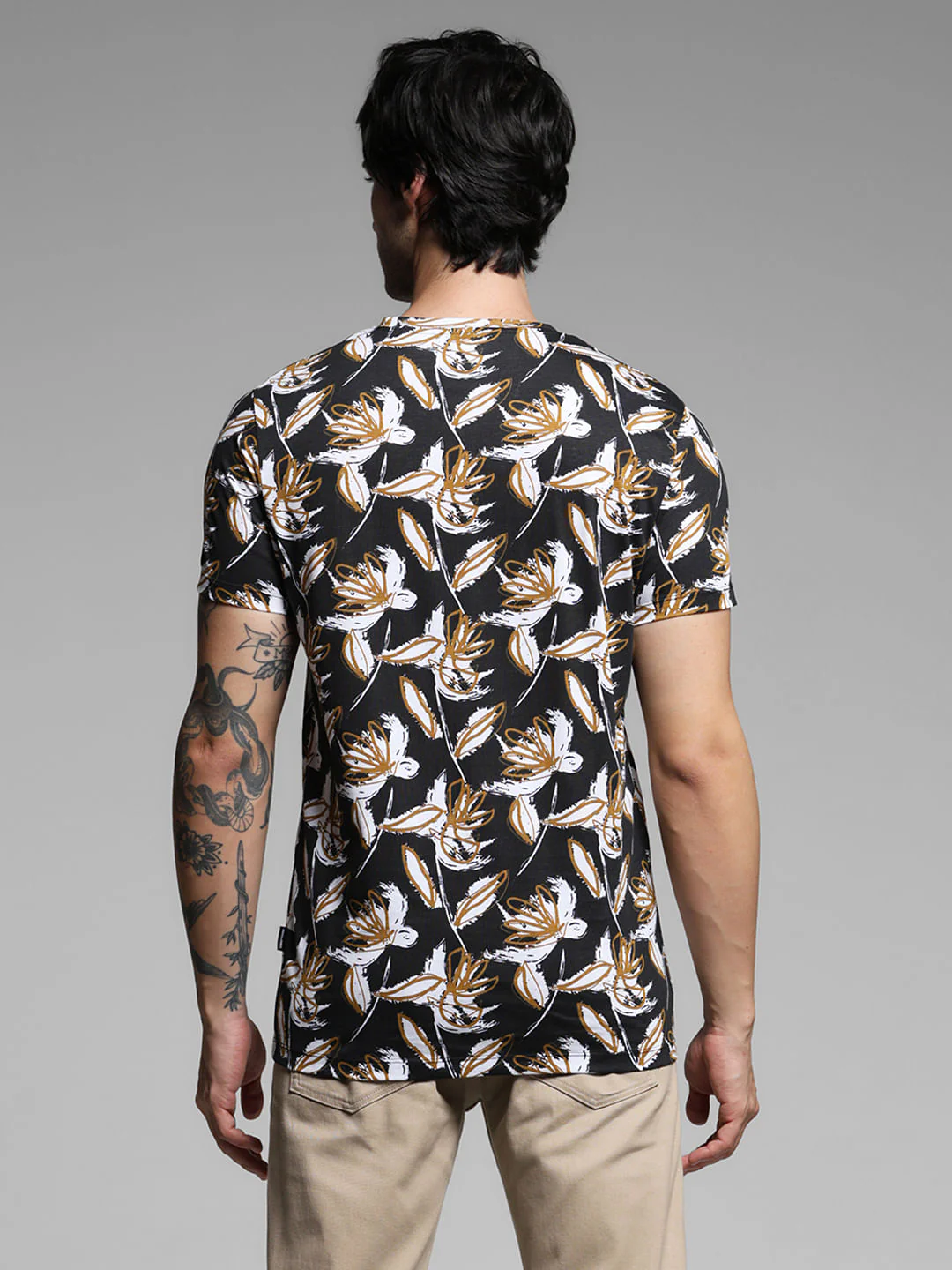 Black Abstract Print Crew Neck T-shirt - Image 4