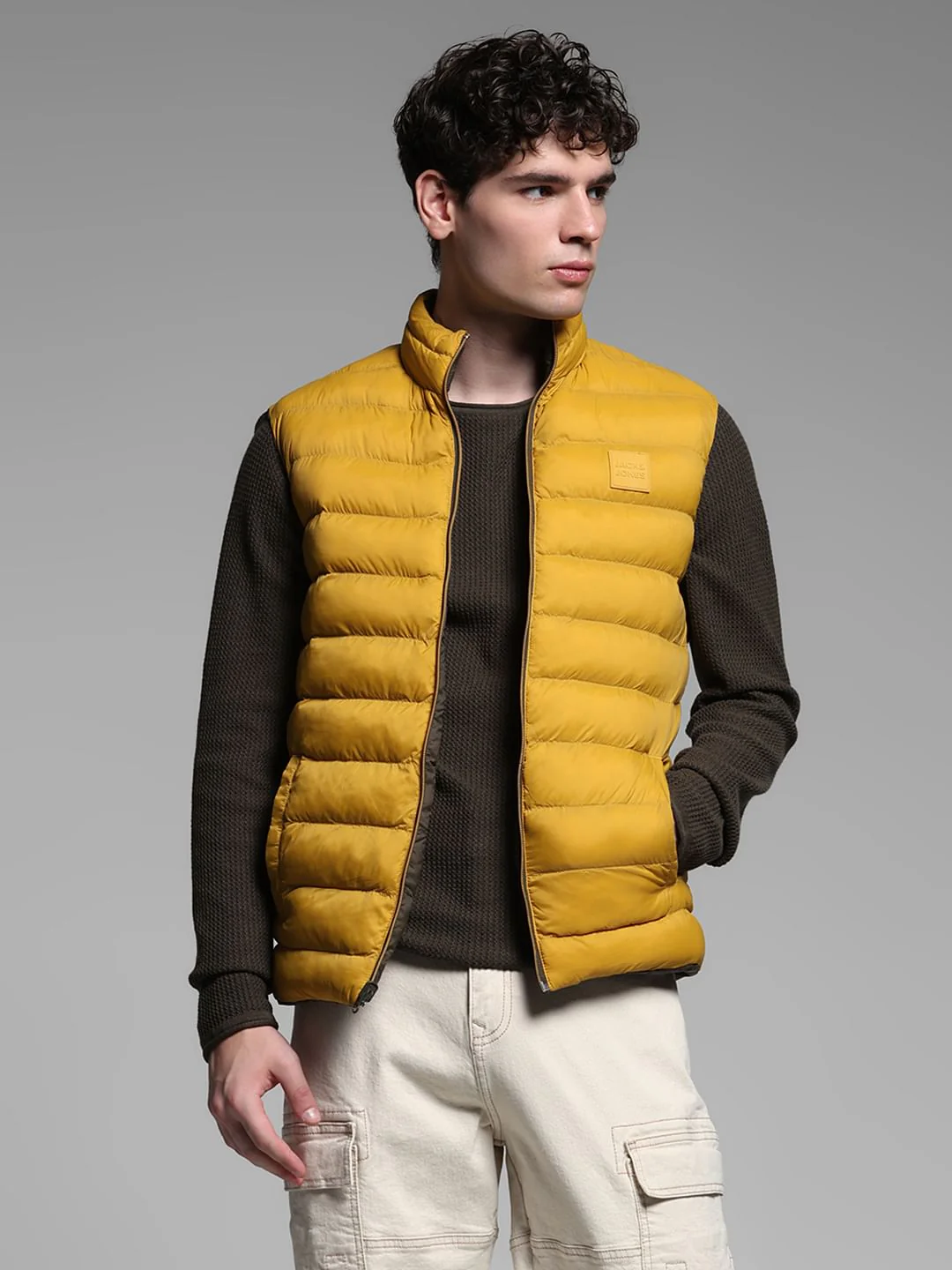 GREEN SLEEVELESS PUFFER JACKET - Image 3