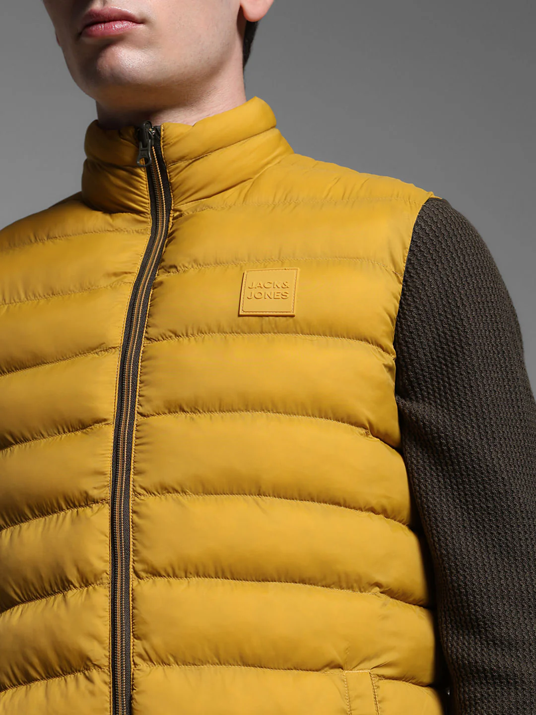 GREEN SLEEVELESS PUFFER JACKET - Image 7