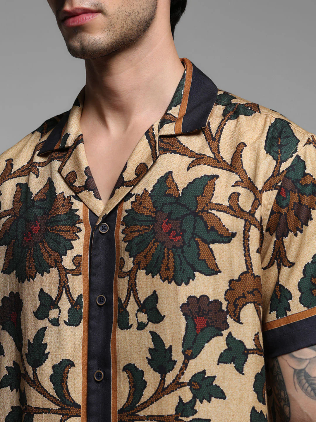 Beige Printed Short Sleeves Shirt - Image 5