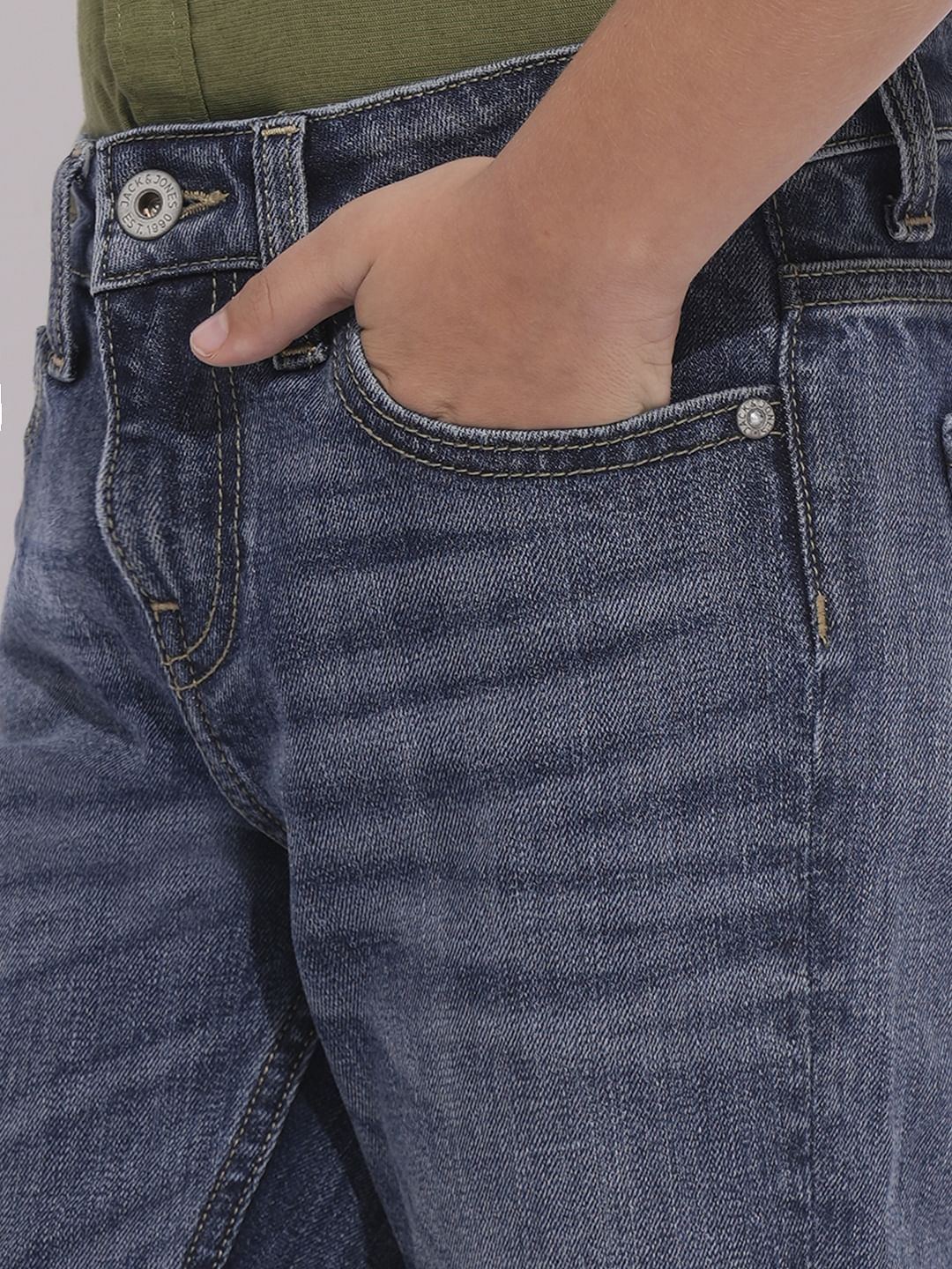 Light Blue Mid Rise Washed Loose Fit Jeans - Image 6