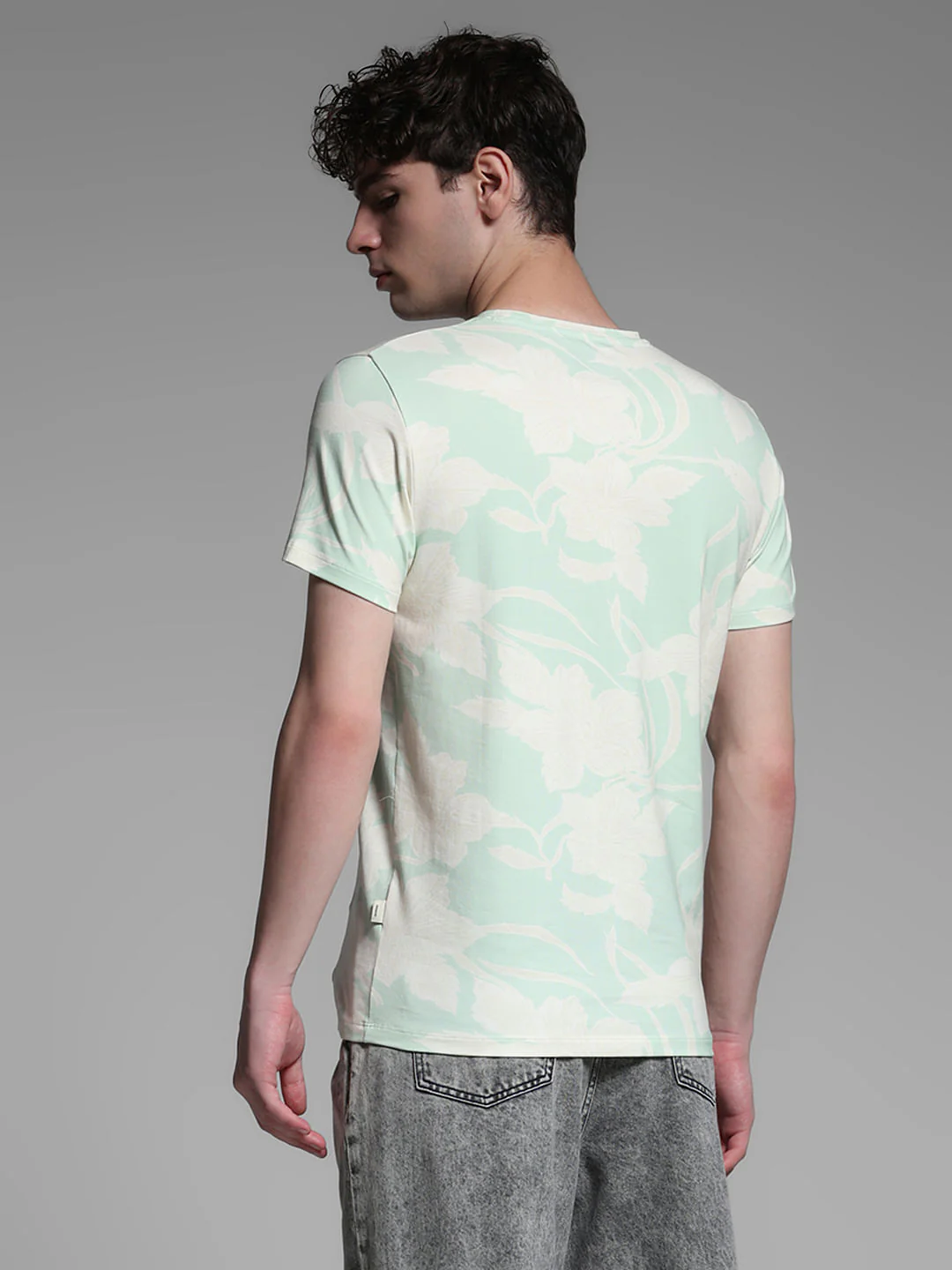 Light Green Printed Crew Neck T-shirt - Image 4