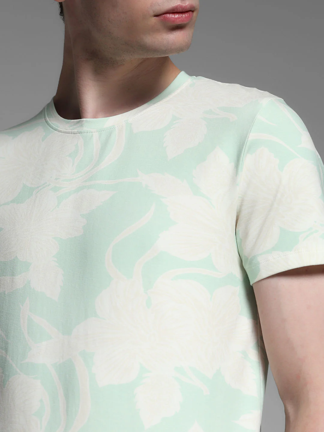 Light Green Printed Crew Neck T-shirt - Image 5