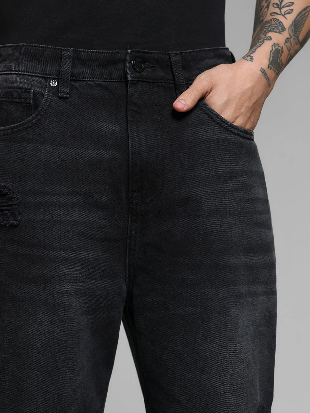 Black High Rise Distressed Dario Loose Fit Jeans - Image 4