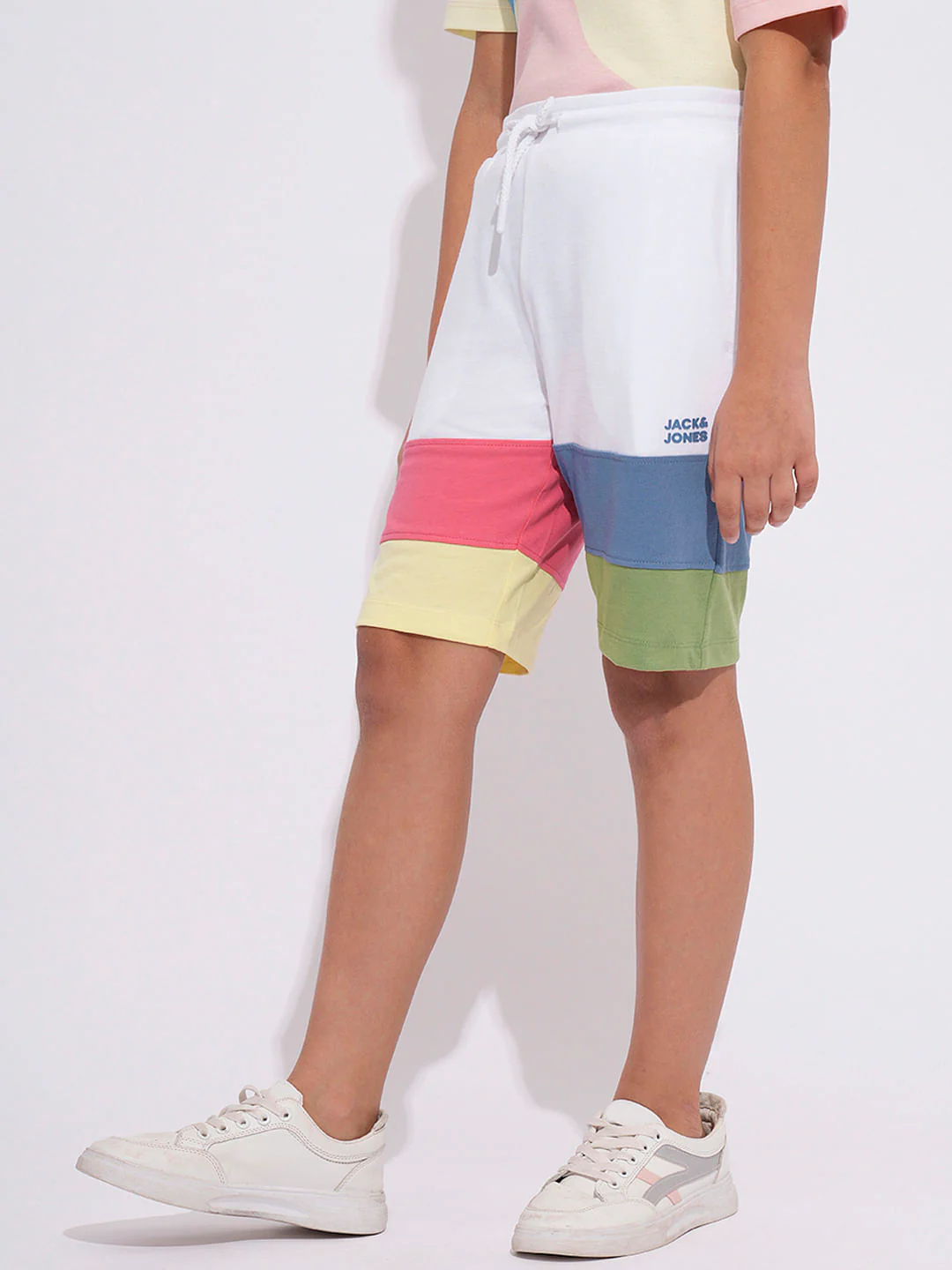 Boys White Printed Cotton Shorts - Image 3