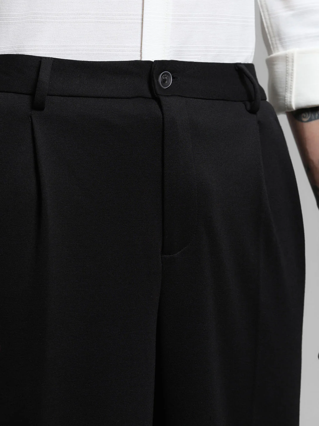Black Mid Rise Regular Fit Pants - Image 4