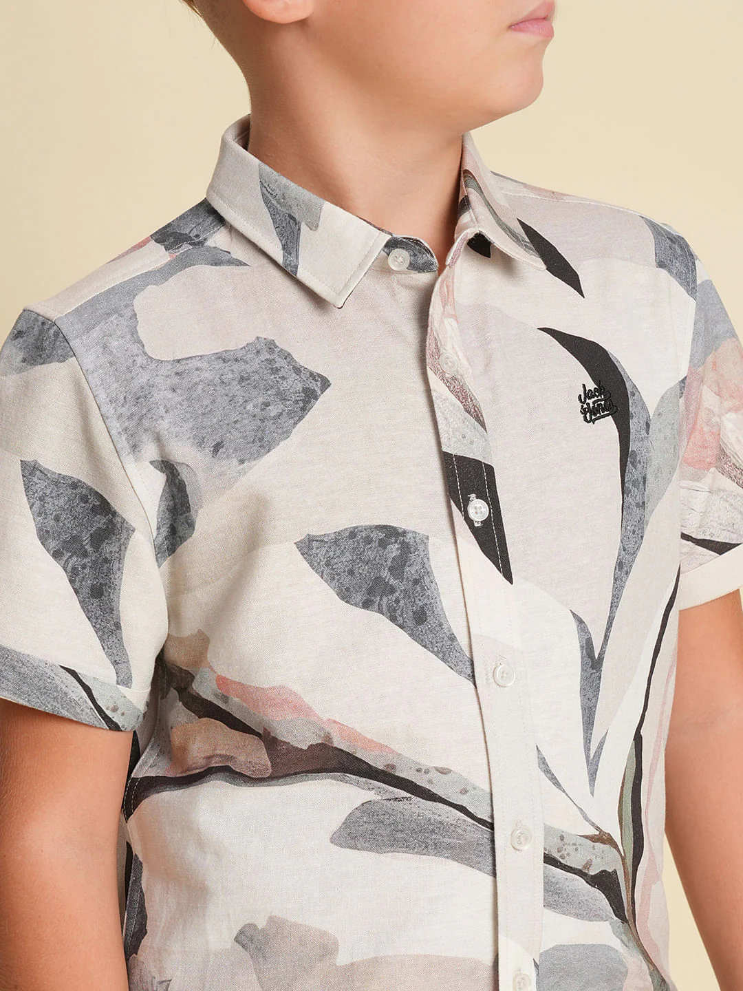 Boys White Printed Co-ord Set SHIRT - Image 6