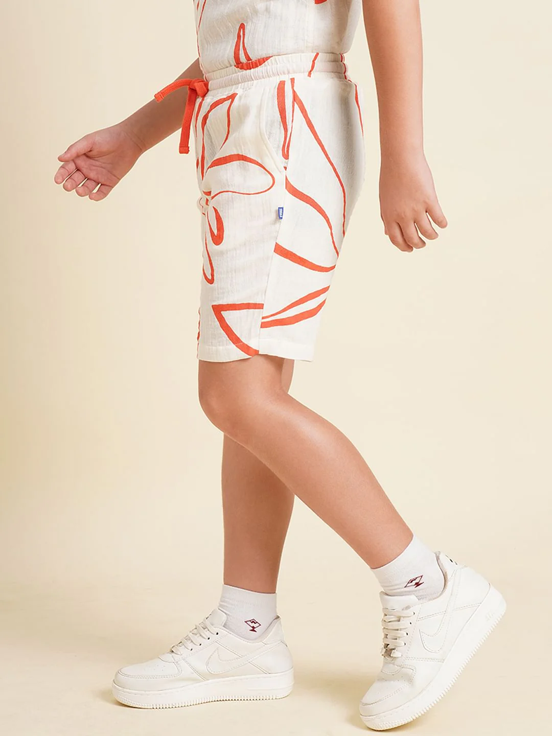 Boys White Printed Co-ord Set Shorts - Image 3