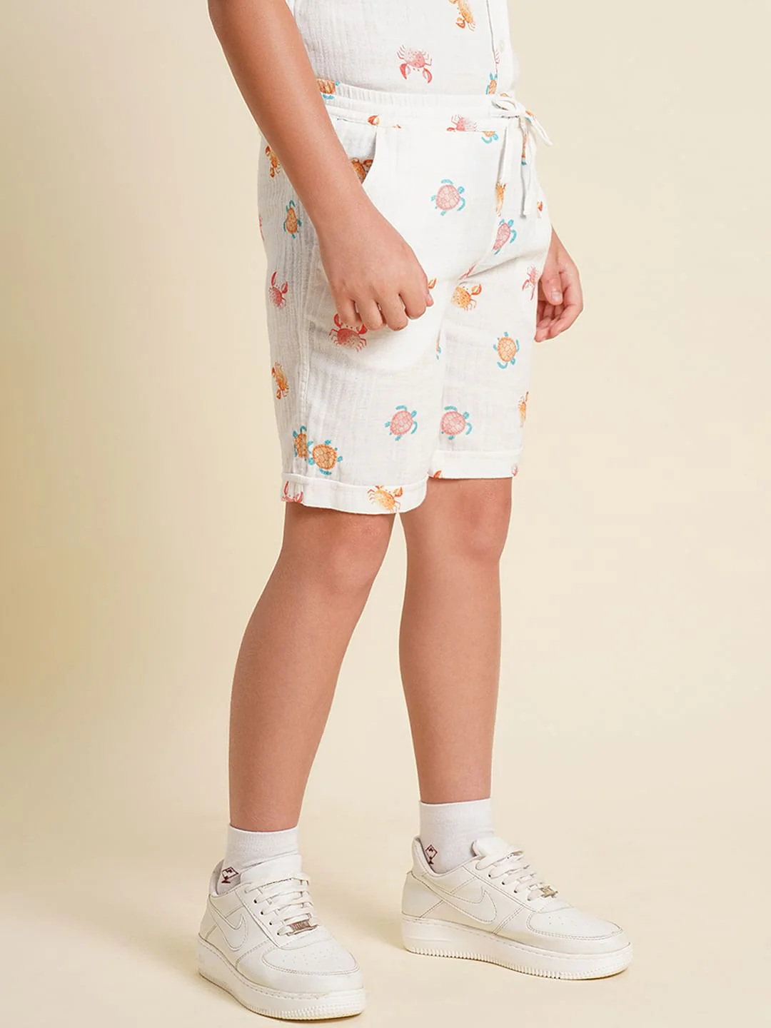 Boys White Printed Co-ord Set Shorts - Image 3