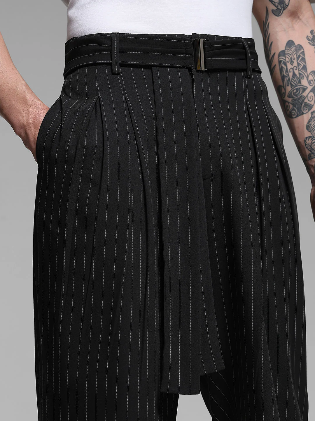 Black Waist Tie Up Striped Pants - Image 4