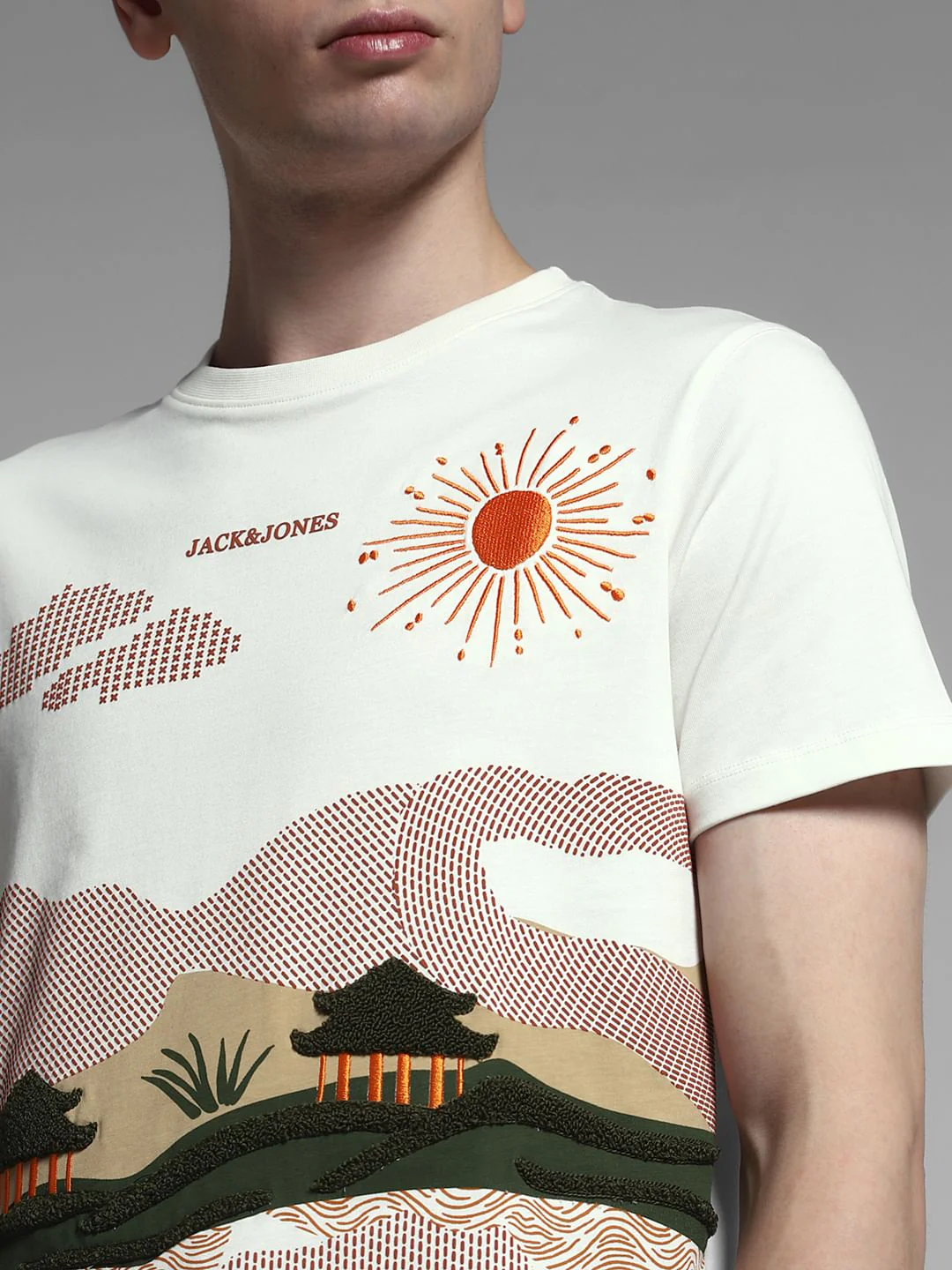 White Embroidered Graphic T-shirt - Image 5