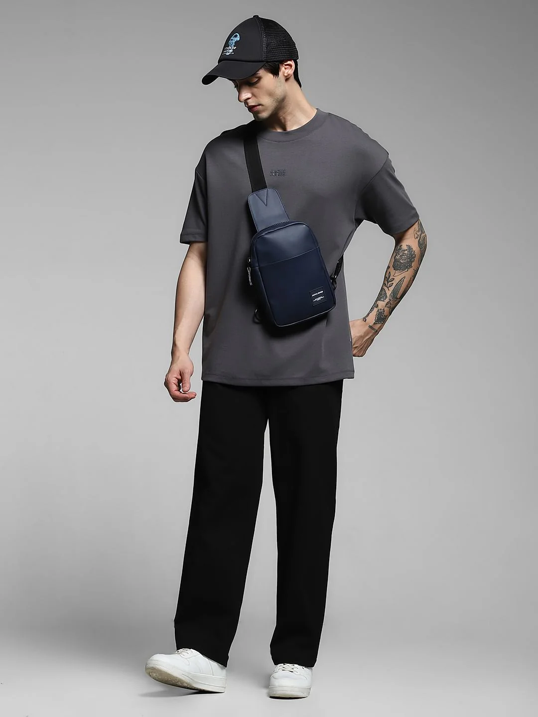 Black Mid Rise Regular Fit Pants - Image 7