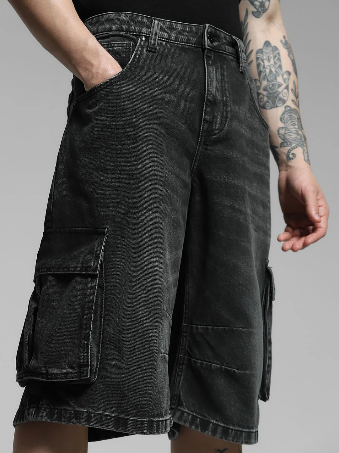 Black Korean Cargo Denim Shorts - Image 4
