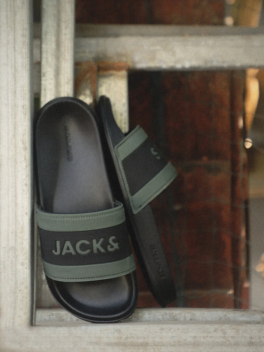 Black Logo Print Pool Sliders