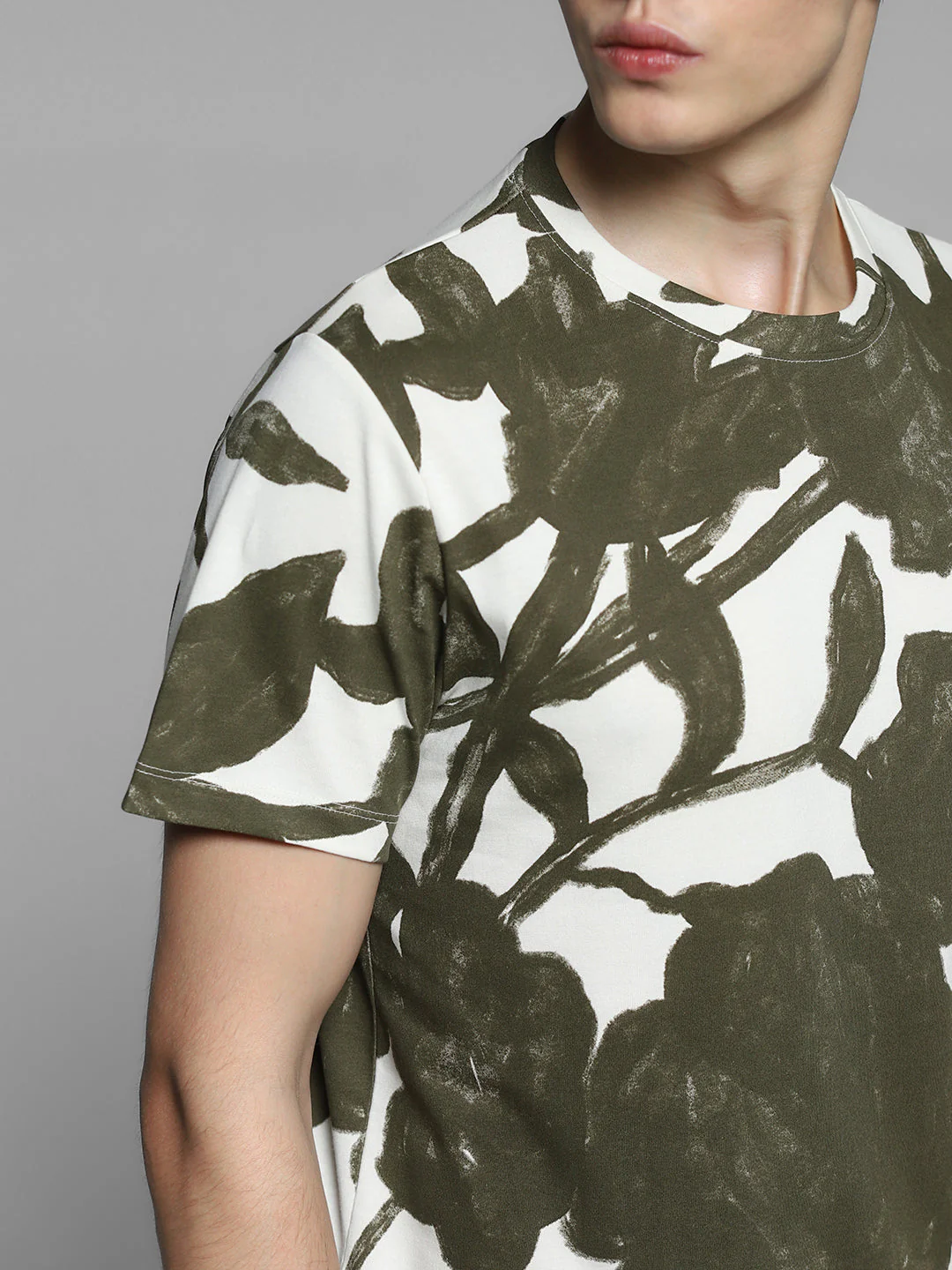 White & Green Printed Cotton T-shirt - Image 5