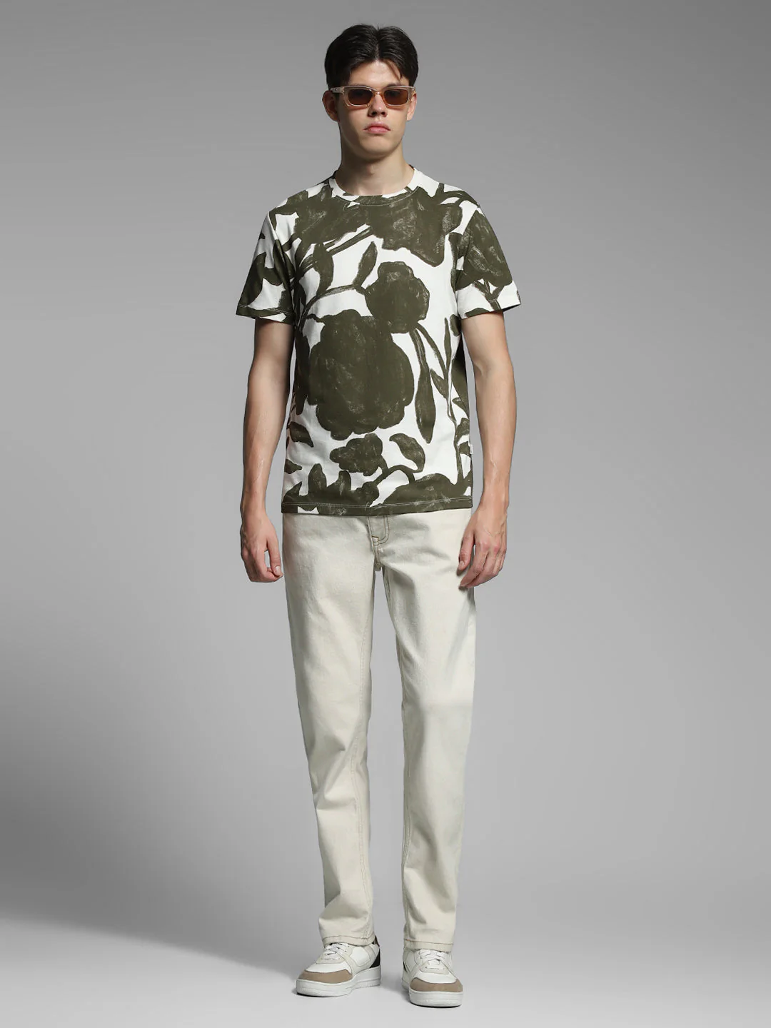 White & Green Printed Cotton T-shirt - Image 6