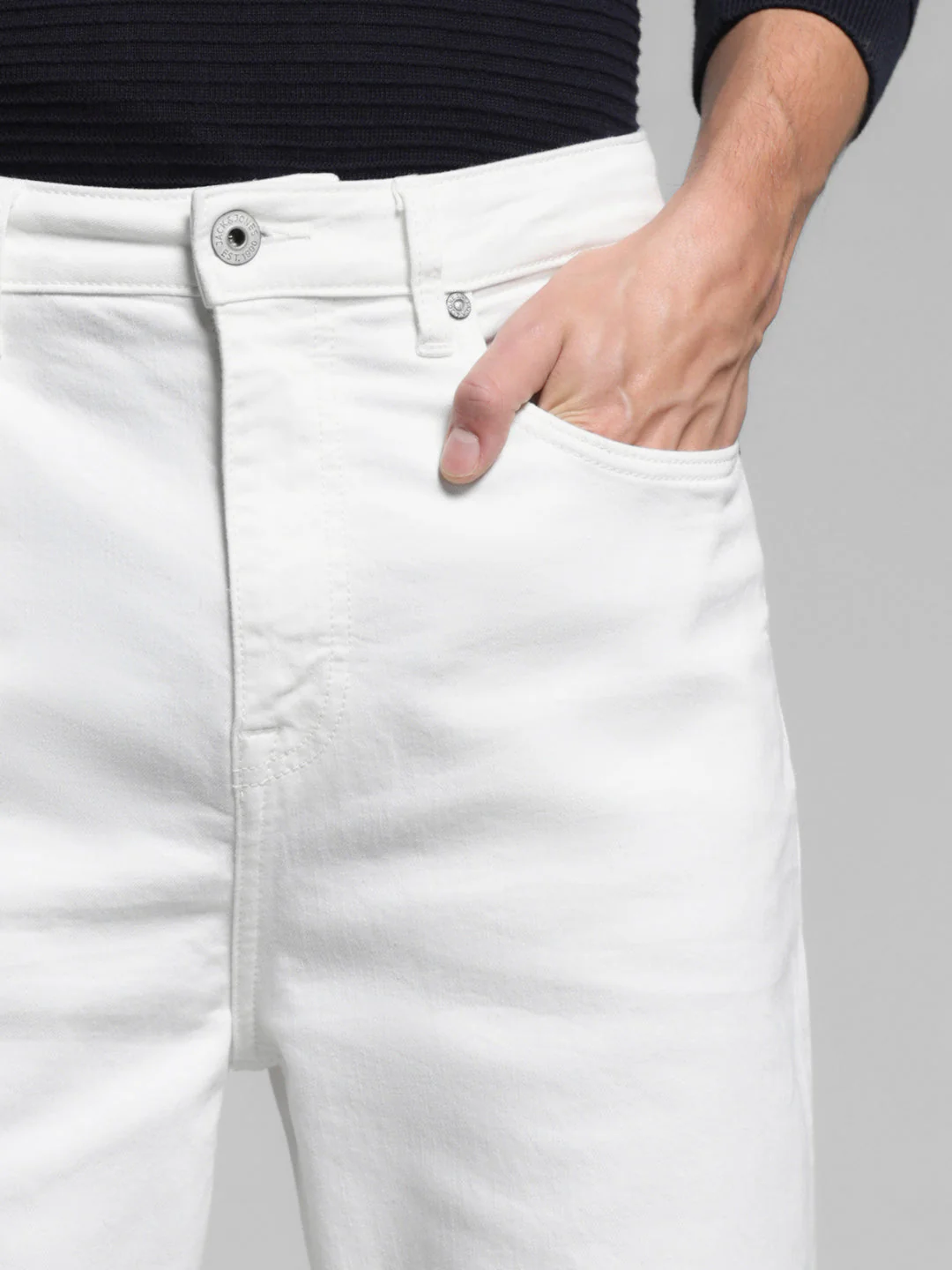 High Rise Dario Loose Fit Jeans - White - Image 4
