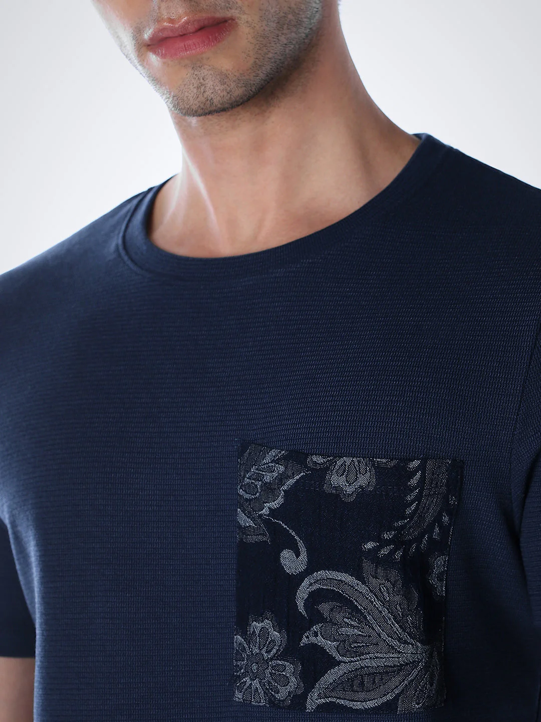 Jacquard Print Pocket T-shirt - Image 5