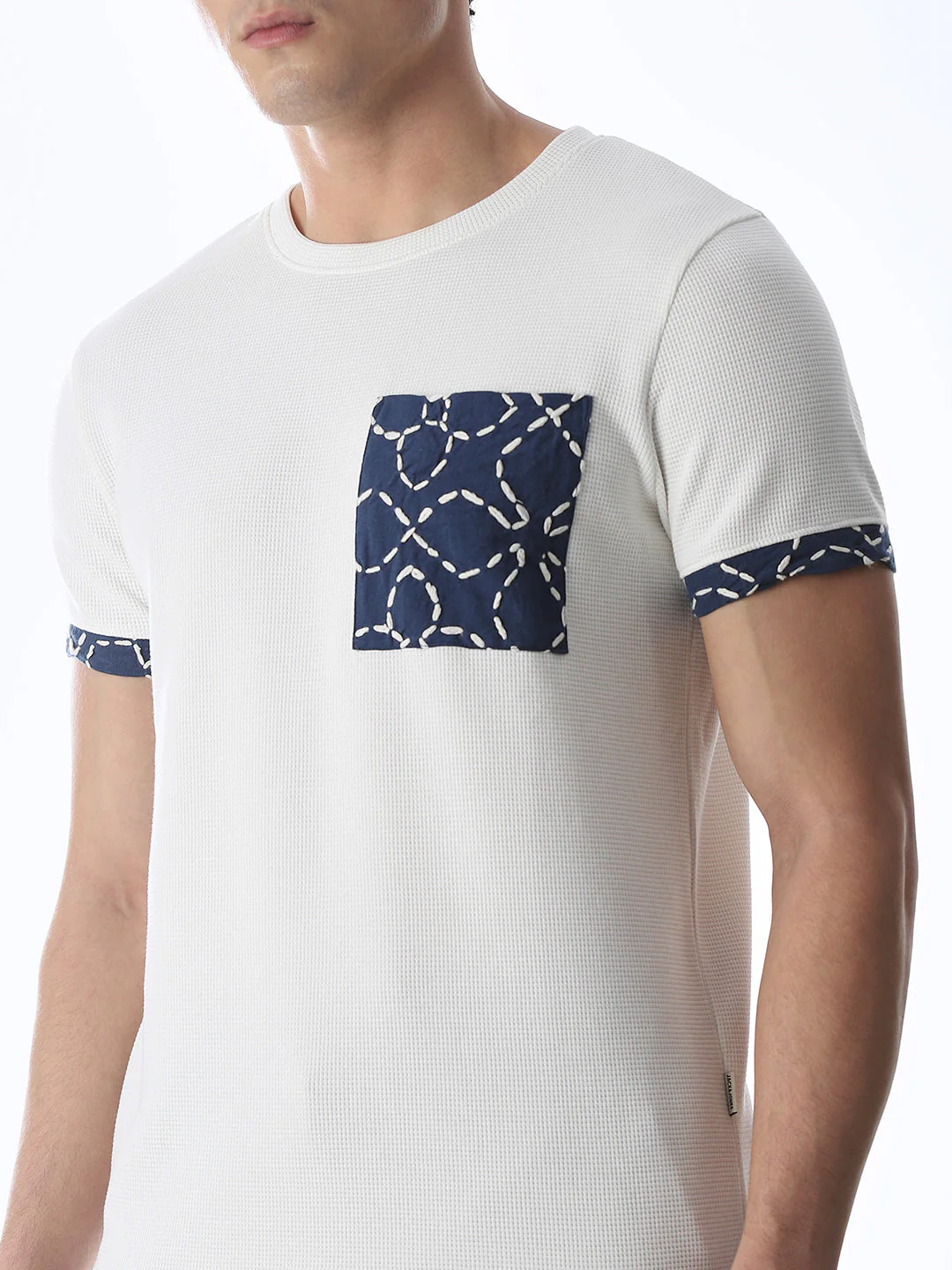 Embroidered Detail Cotton T-shirt - Image 5