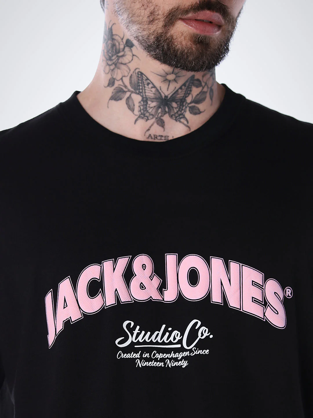 Large Logo Crew Neck T-shirt - Black - Image 5