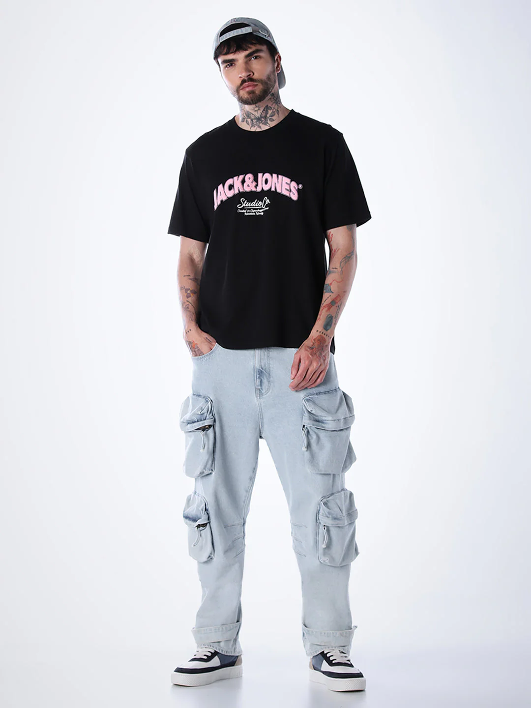 Large Logo Crew Neck T-shirt - Black - Image 6