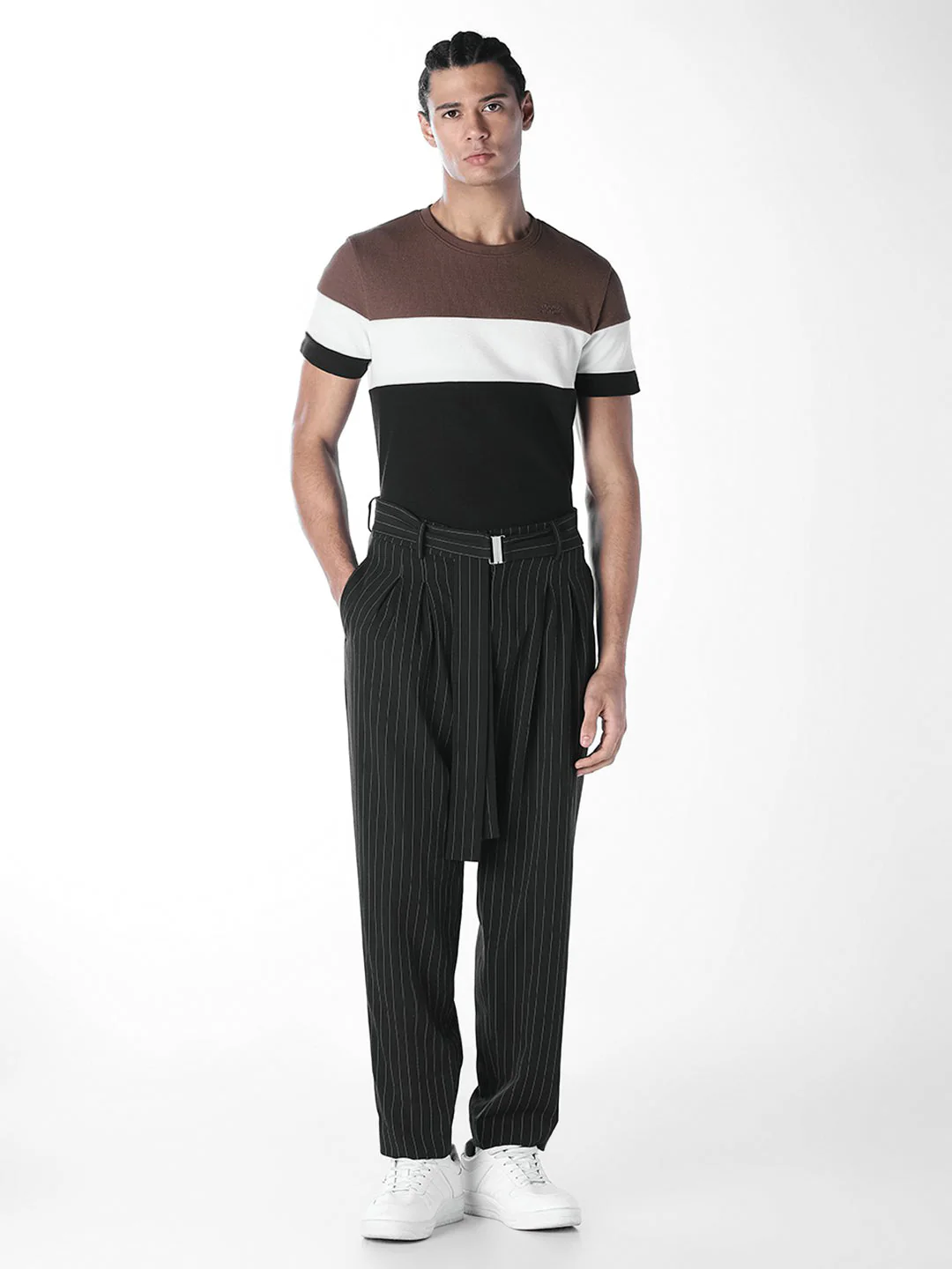 Colourblocked Crew Neck T-shirt - Black - Image 6